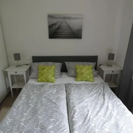 Ruhiges Garten-studio Chiara Gstadt Laeufers Chiemsee Apartman